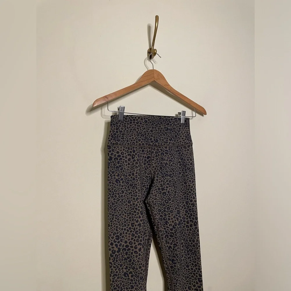 ALO High Waisted Cheetah Animal Print Vapor Leggings